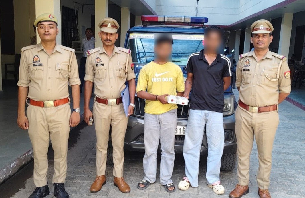 आगरा के थाना सिकंदरा पुलिस ने पकडे दो मोबाइल छीन कर लें जाने वाले...मात्र 24 घण्टे के अन्दर किया गया गिरफ्तार"