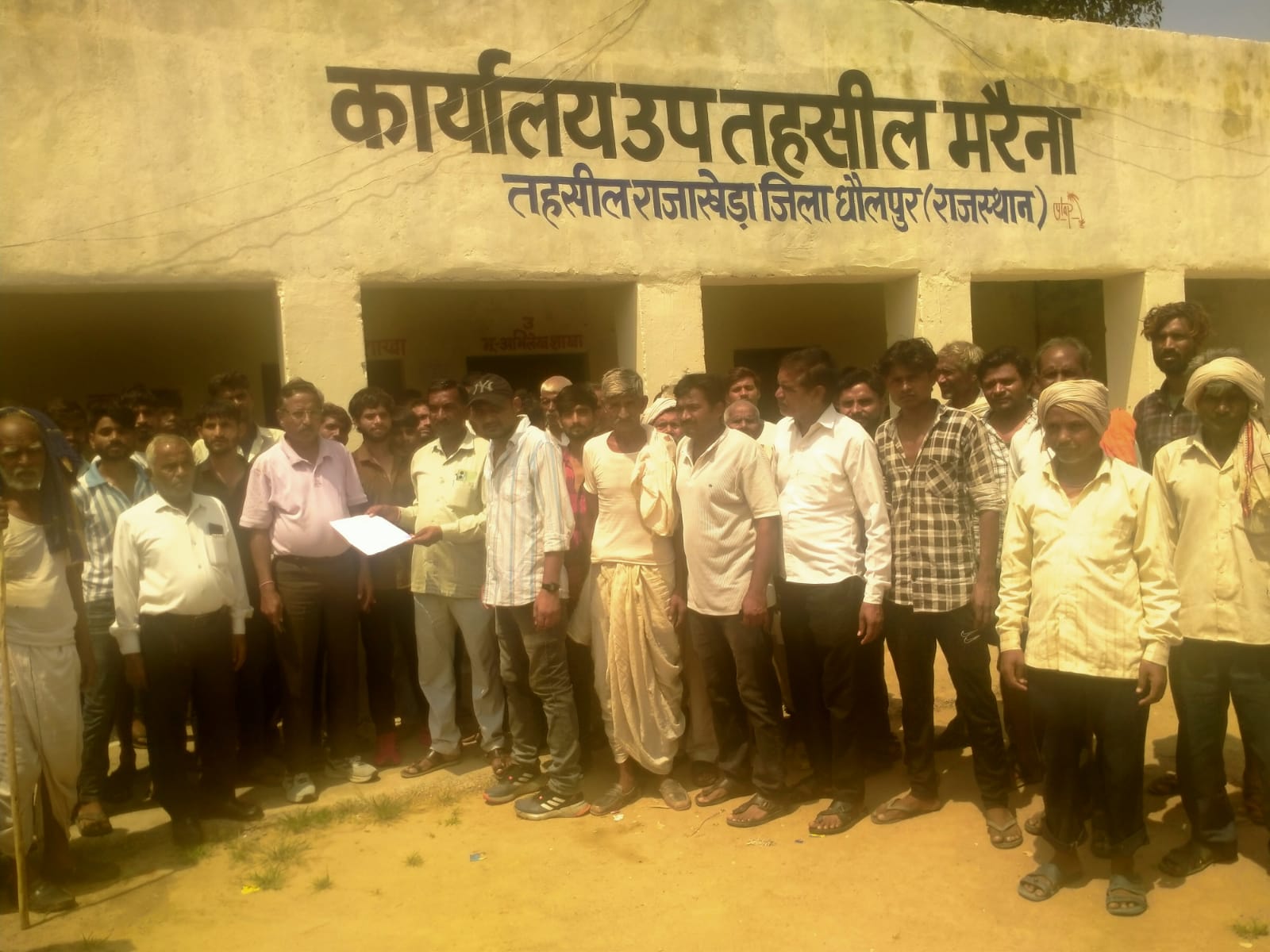 सरकारी जमीन पर अतिक्रमण और अवैध निर्माण के खिलाफ मरैना में ग्रामीणों का आक्रोश